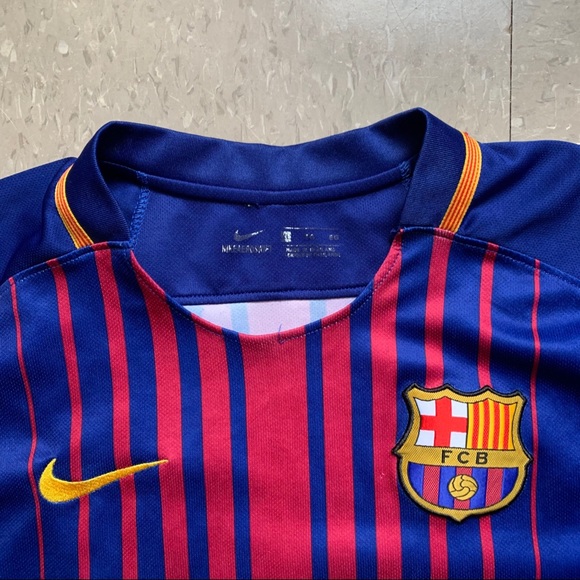 FC Barcelona Men’s Large Authentic 17/18 Jersey - Picture 3 of 4